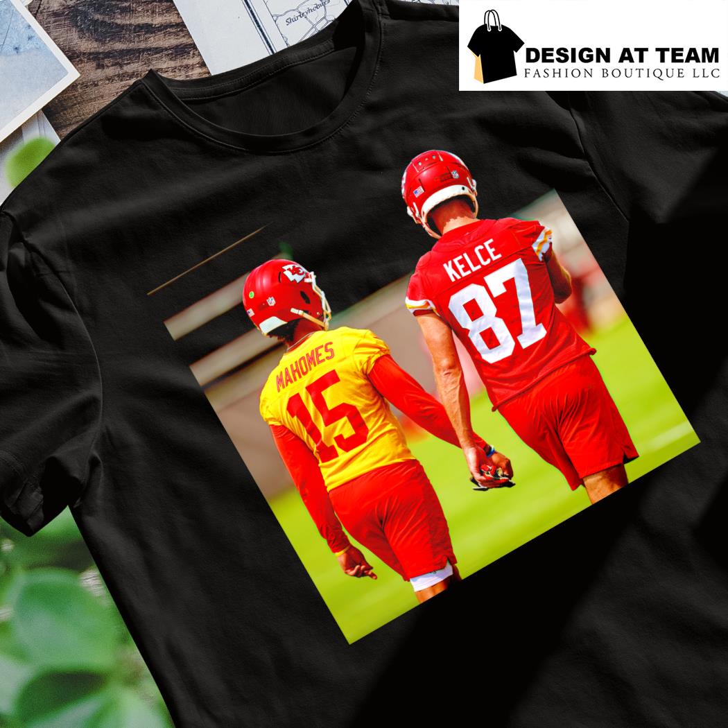 Patrick mahomes and travis kelce holding hand funny picture shirt